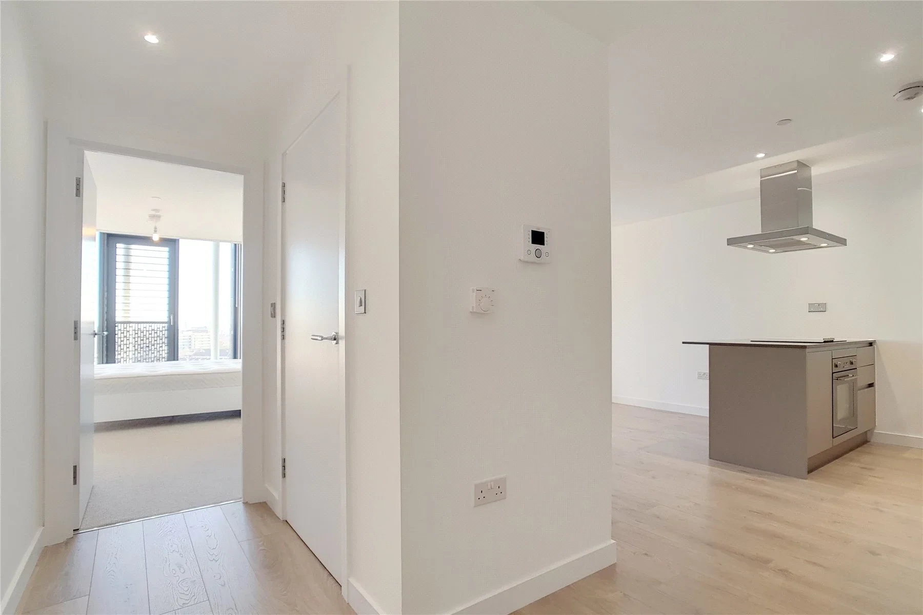 Flat Meridian Square in Greater London
