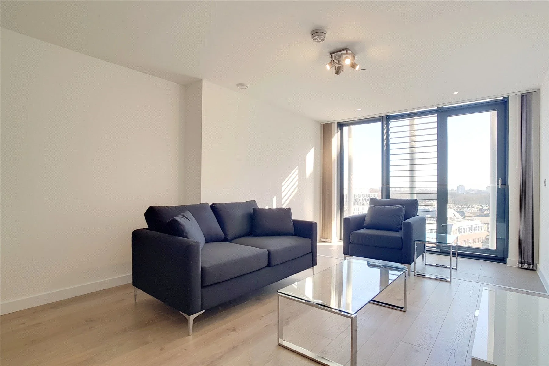 Flat Meridian Square in Greater London