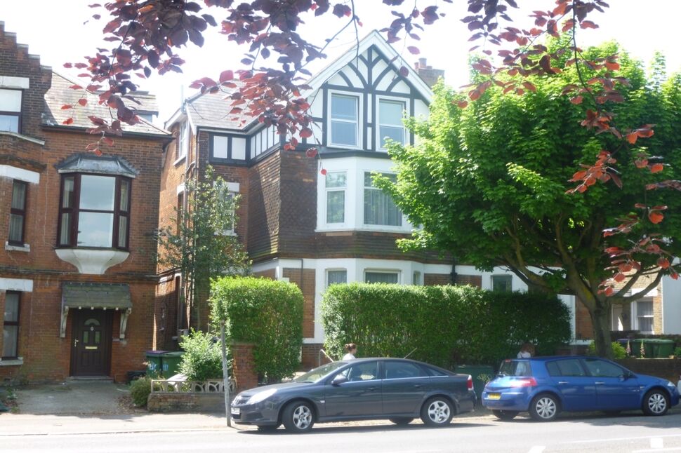Flat Cheriton Road in Folkestone and Hythe District