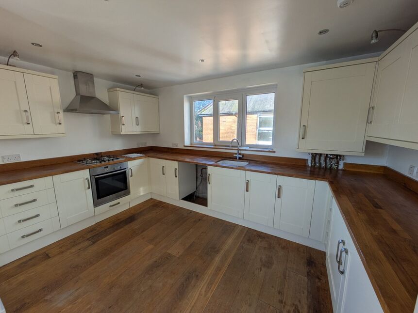 Flat Cheriton Road in Folkestone and Hythe District