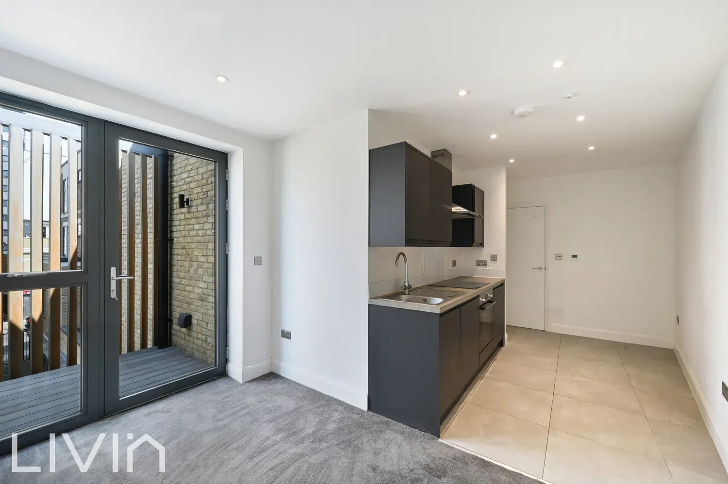 Flat Frith Road in Greater London