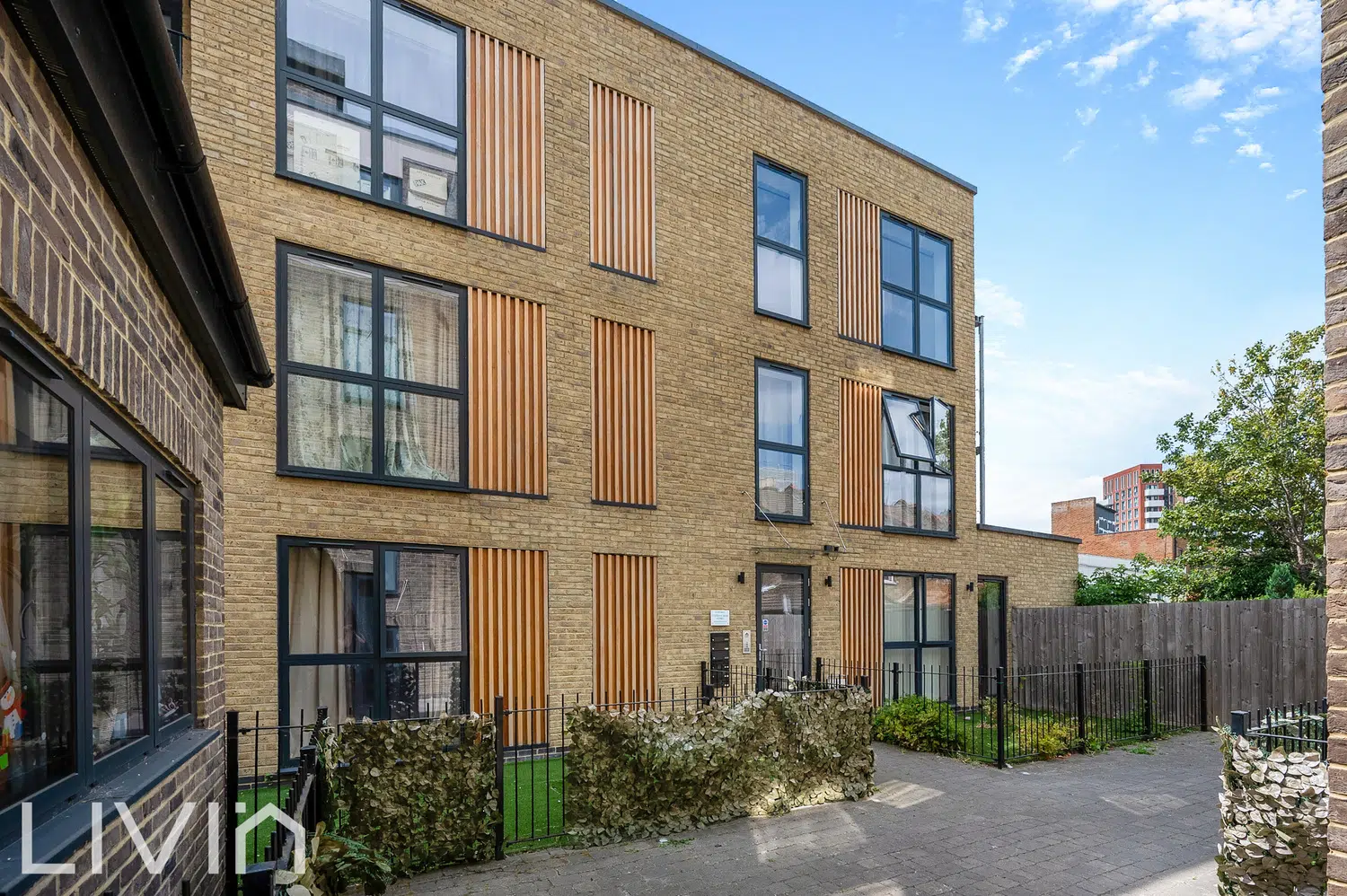Flat Frith Road in Greater London