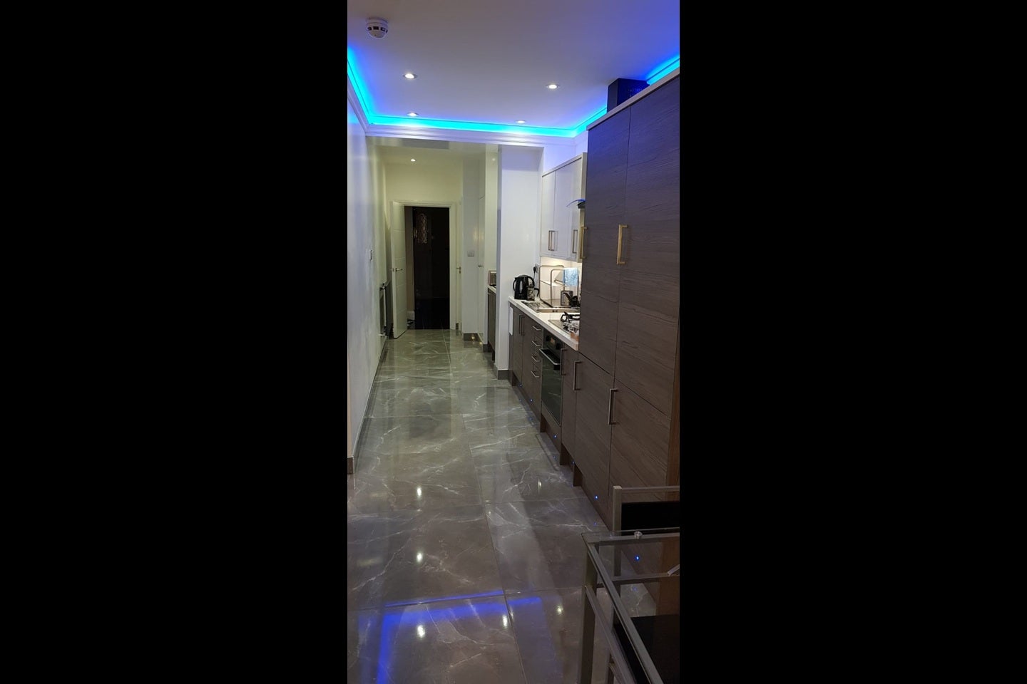Room Rose Avenue in Greater London