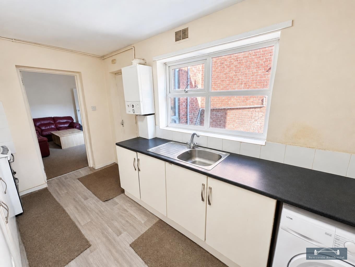 Flat Condercum Road in Newcastle upon Tyne