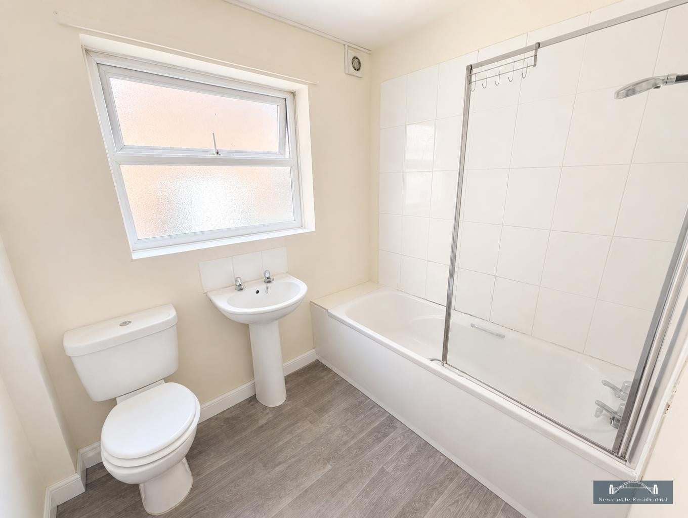 Flat Condercum Road in Newcastle upon Tyne