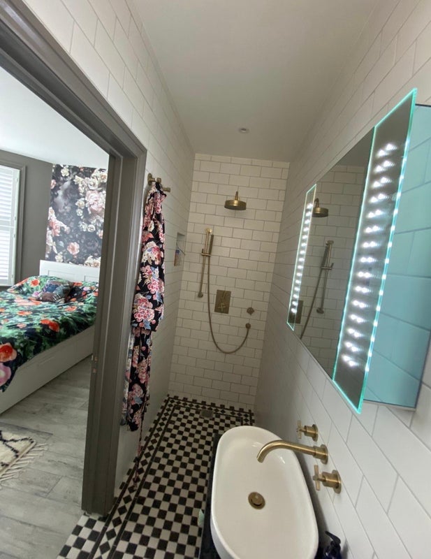 Room Blenheim Road in Greater London