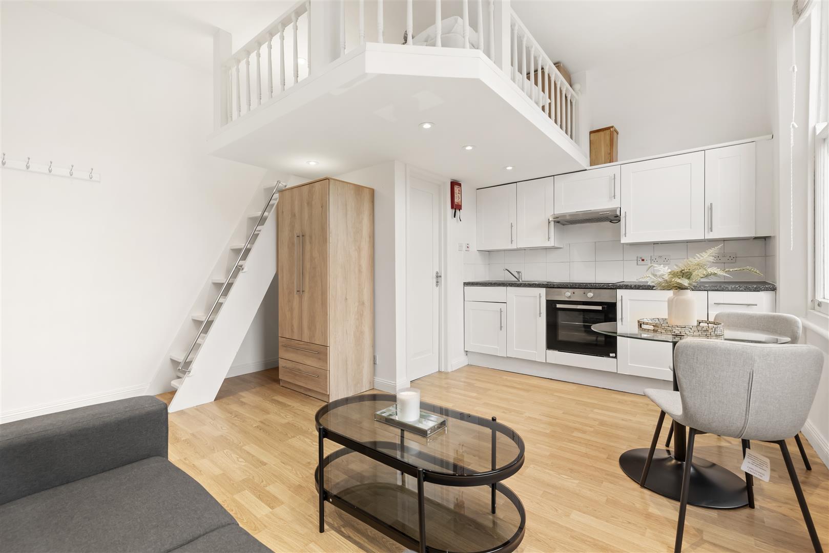 Flat Castletown Road in Greater London