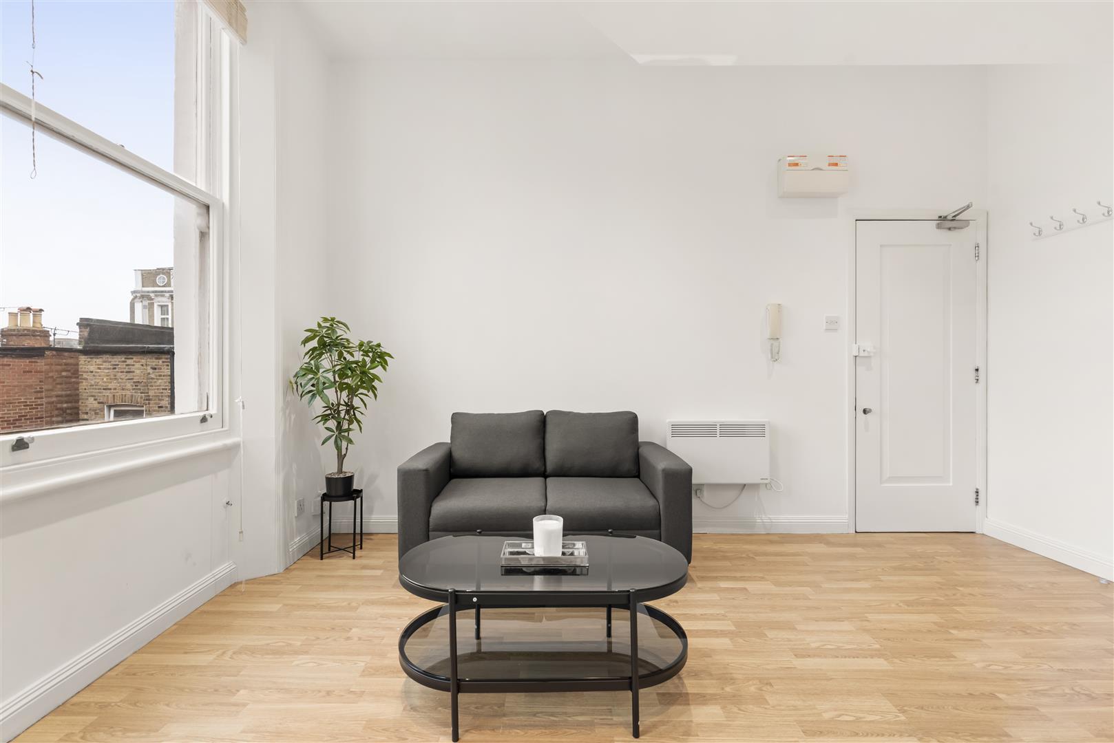 Flat Castletown Road in Greater London
