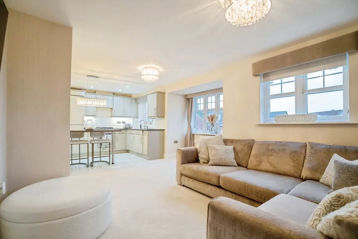 Flat Upton Rocks Avenue in Widnes