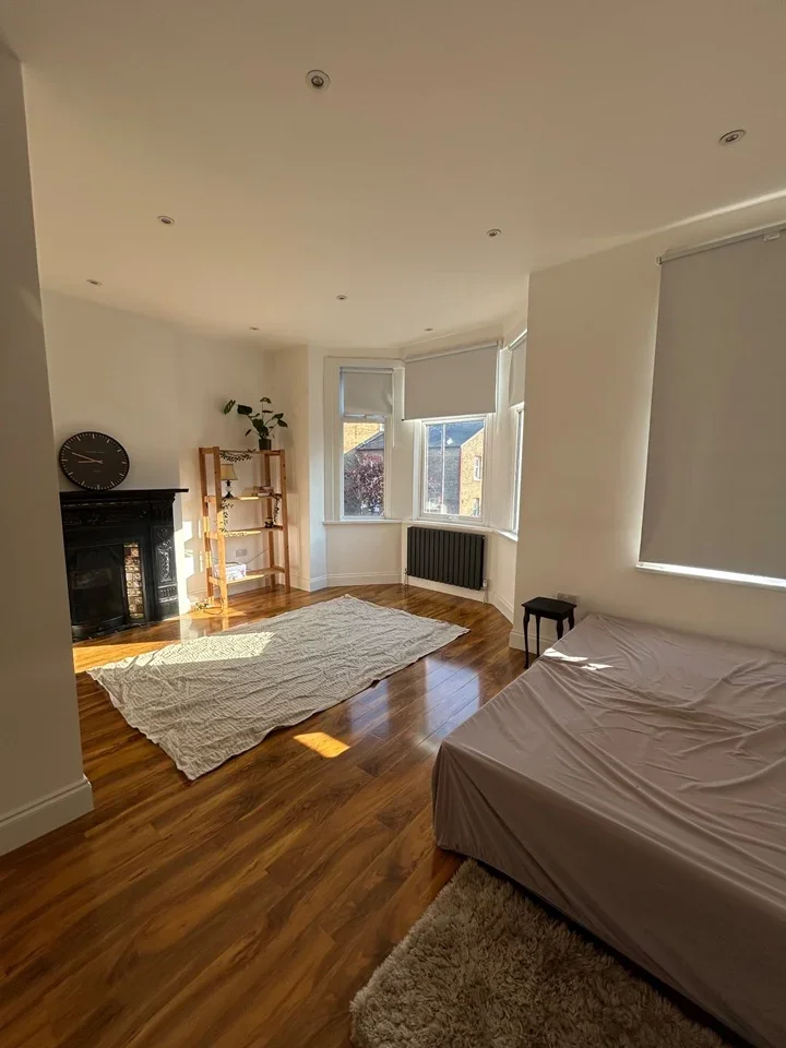 Room Hainthorpe Road in Greater London