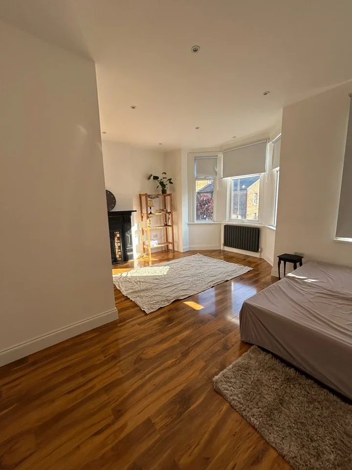 Room Hainthorpe Road in Greater London