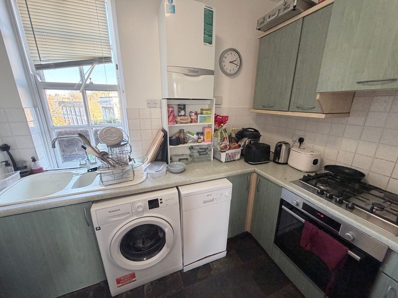 Room Walmer Road in Greater London