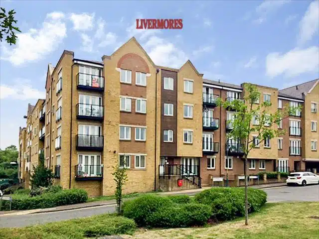 Flat Black Eagle Drive in Dartford