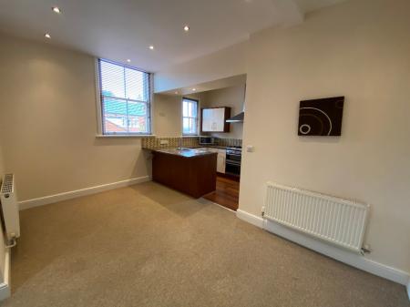 Flat Groundwell Road in Swindon