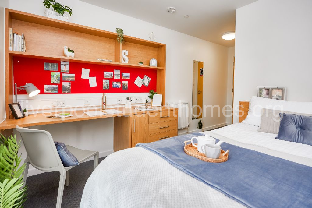 Room Shaw Street in Liverpool