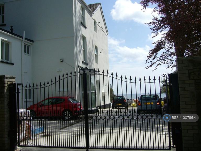 Flat Heathfield in Swansea