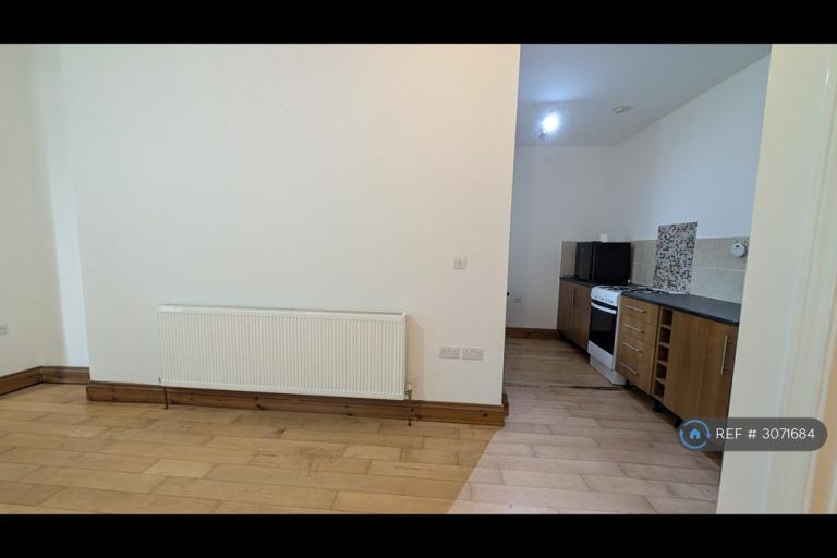 Flat Heathfield in Swansea