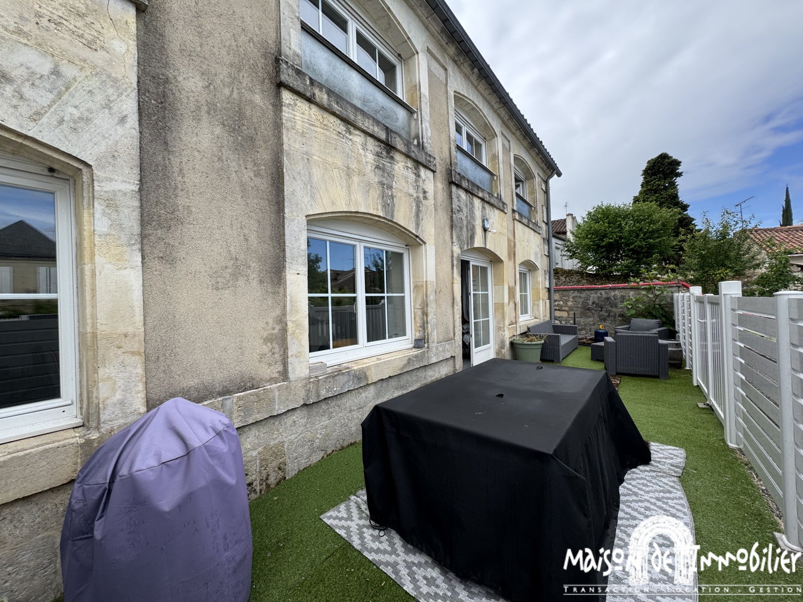 Flat Avenue Paul Firino-Martell in Cognac
