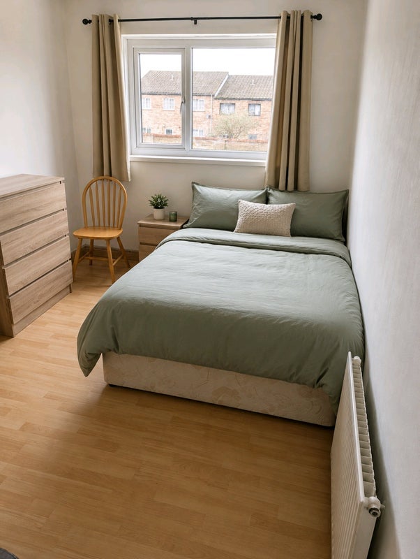 Room Park Farm Road in Tamworth