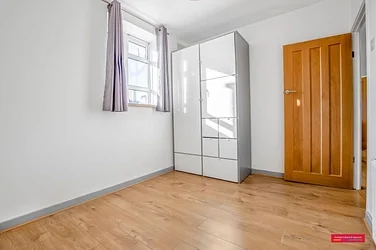 Flat Kingswood Road in Greater London