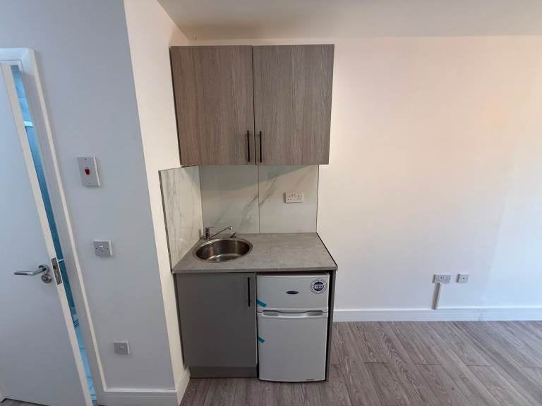 Flat Selan Gardens in Greater London