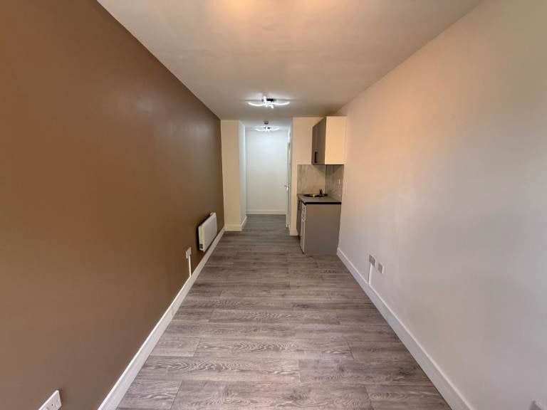 Flat Selan Gardens in Greater London