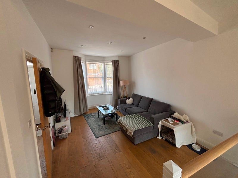 Room Edison Mews in Greater London