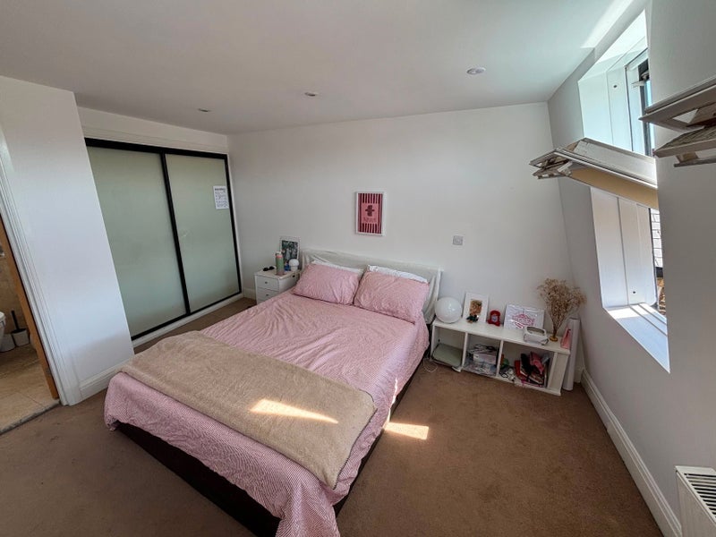 Room Edison Mews in Greater London