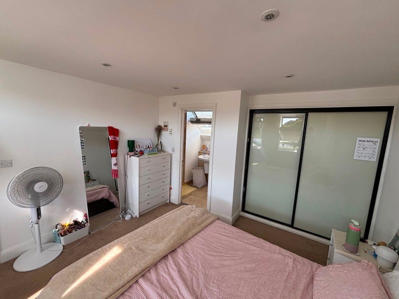 Room Edison Mews in Greater London