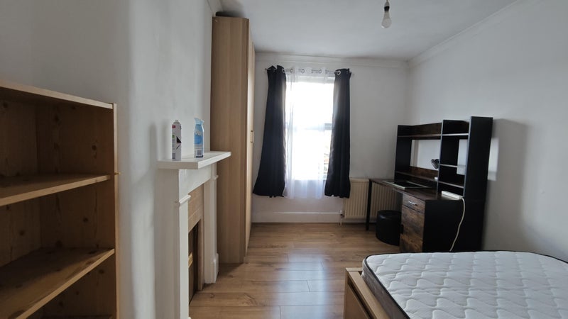 Room Cobham Road in Greater London