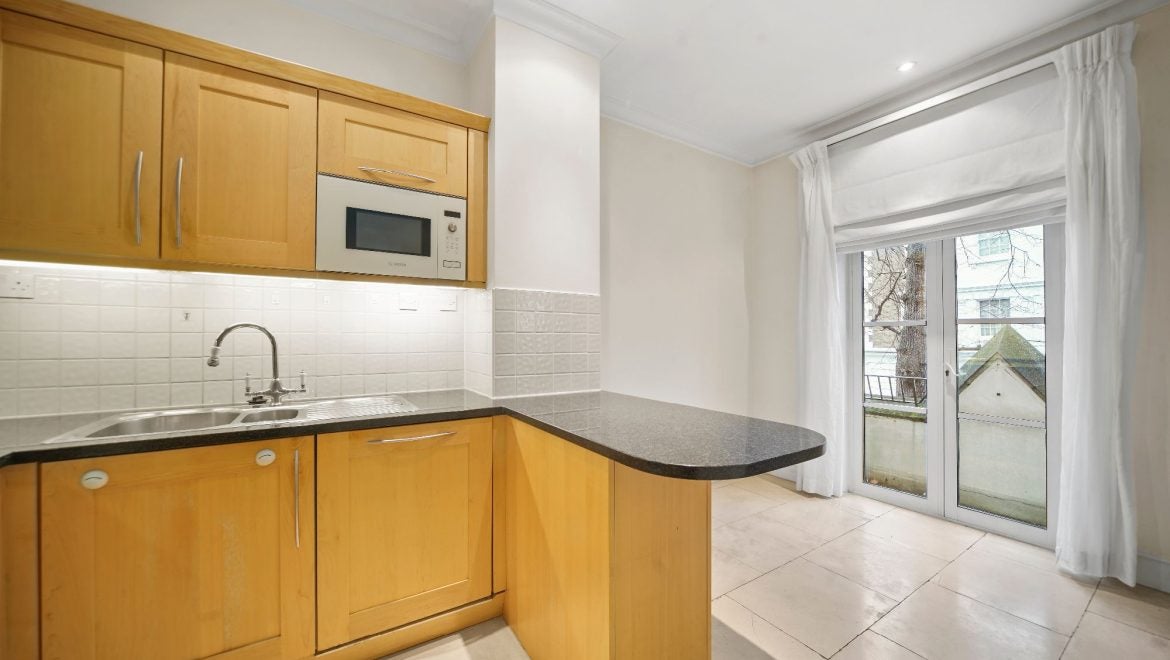 Flat Rose Square in Greater London