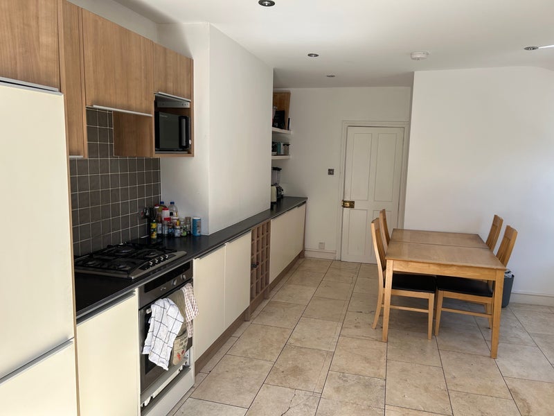Room Louisville Road in Greater London