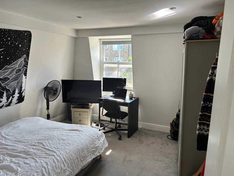 Room Louisville Road in Greater London