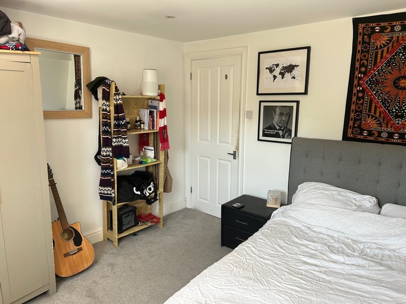 Room Louisville Road in Greater London