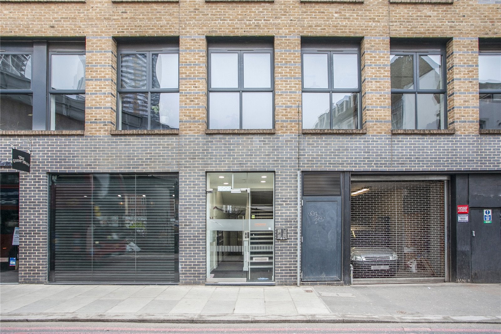 Flat New Inn Yard in Greater London