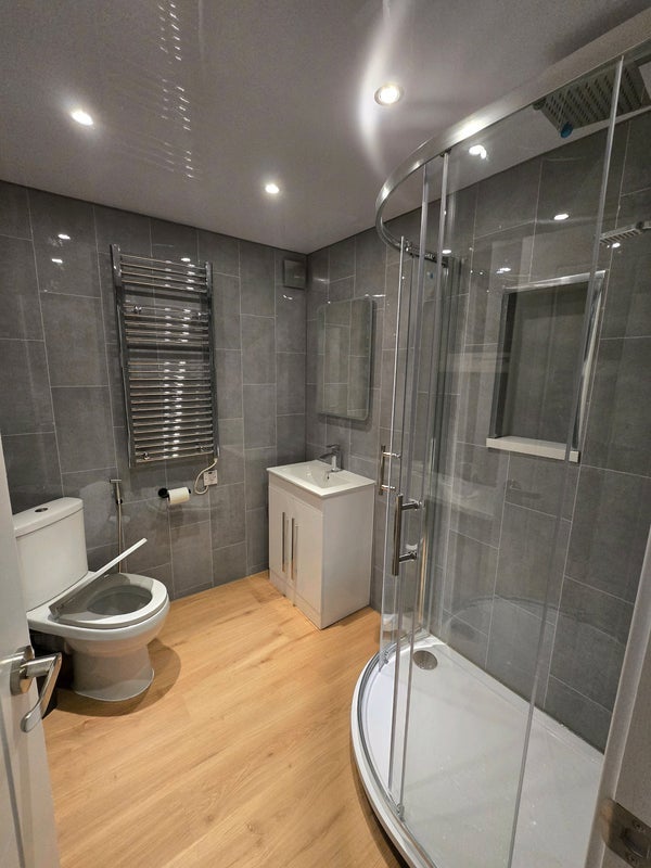 Room Cyrch y Gwas Road in Pontypridd
