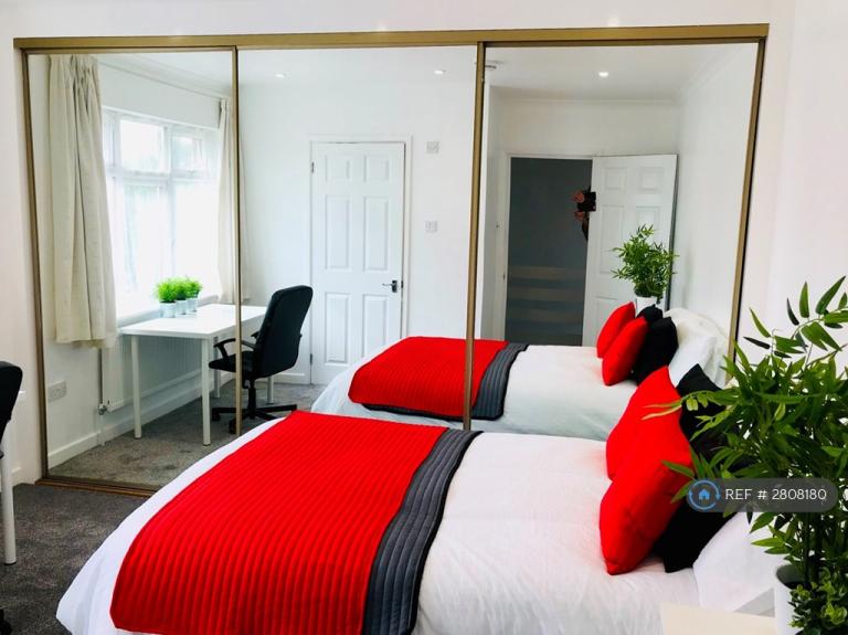 Flat Harefield Road in Southampton