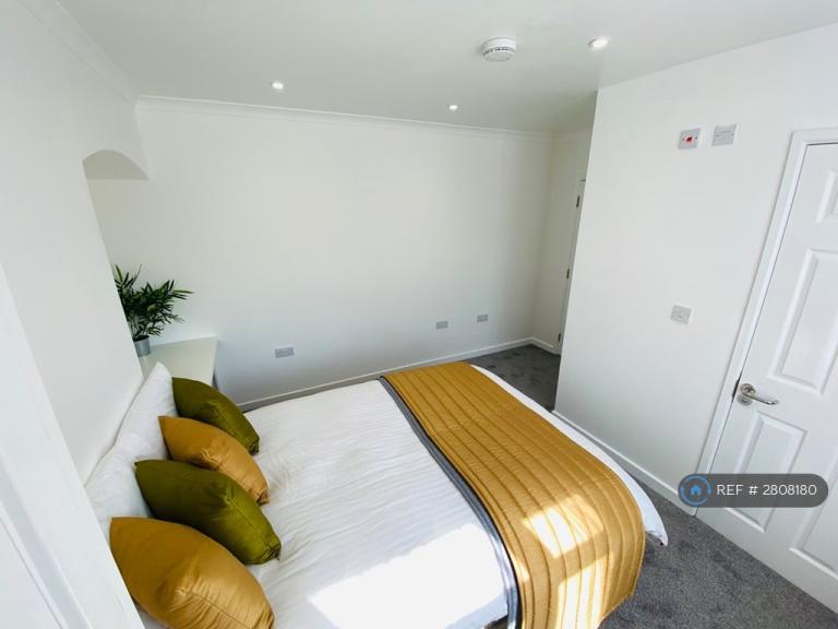 Flat Harefield Road in Southampton