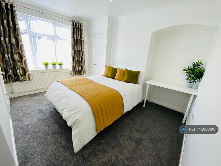 Flat Harefield Road in Southampton