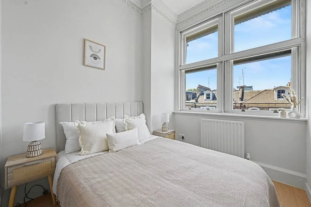 Flat Barkston Gardens in Greater London