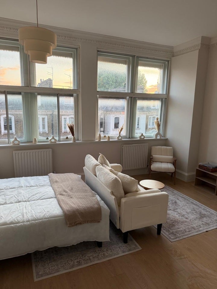 Flat Barkston Gardens in Greater London