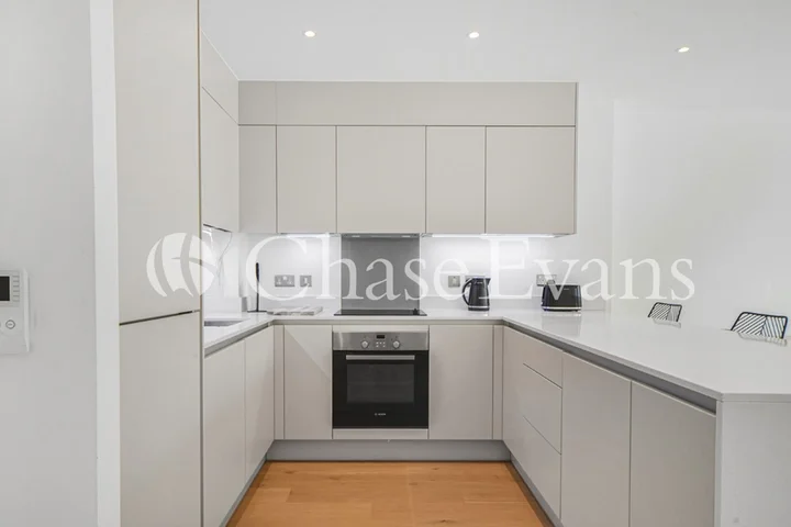 Flat Arniston Way in Greater London