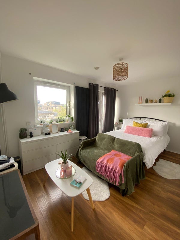 Room Stanworth Street in Greater London