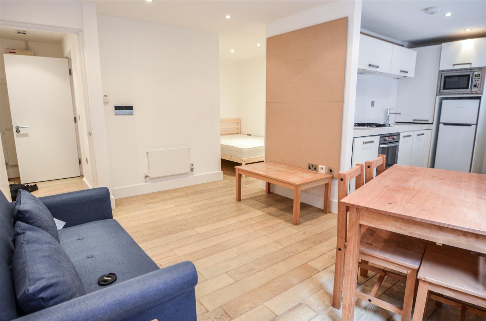 Flat Hatton Place in Greater London
