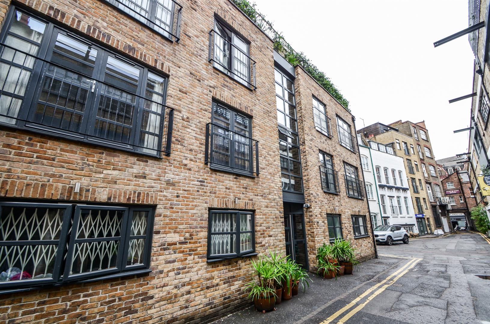 Flat Hatton Place in Greater London