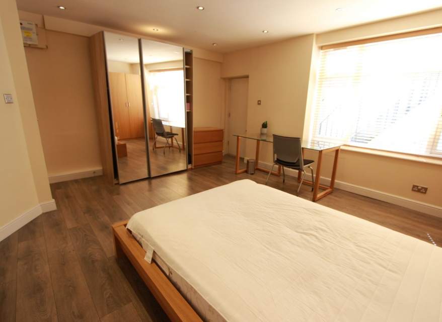 Room Cleveland Street in London