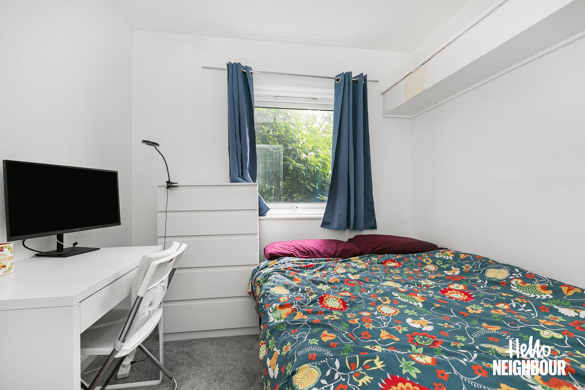 Flat Batoum Gardens in Greater London