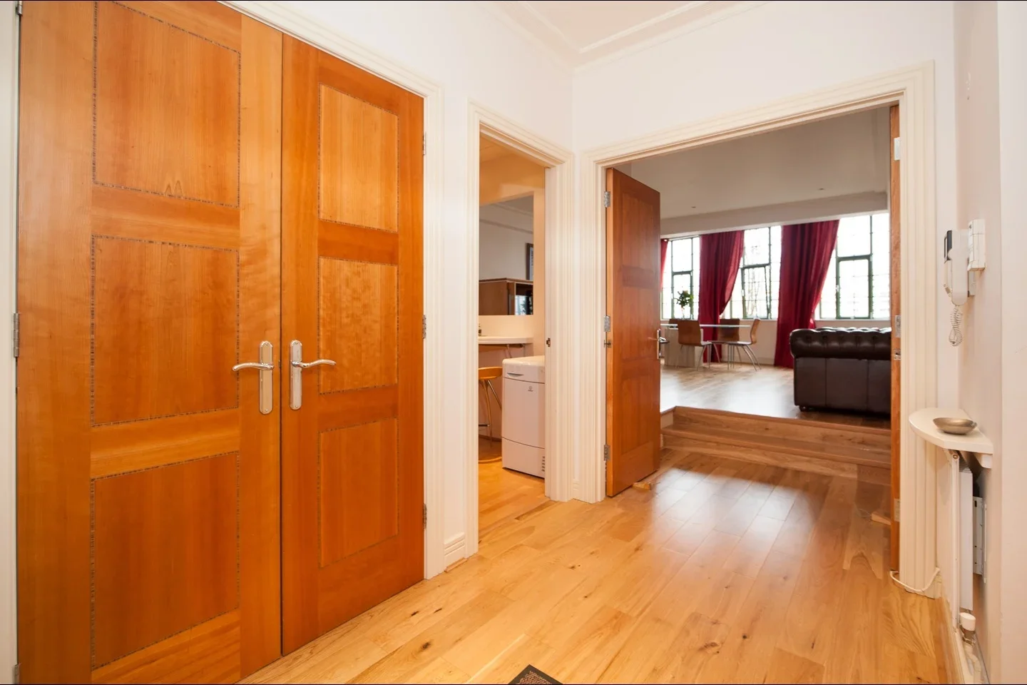 Flat Somerville Avenue in Greater London