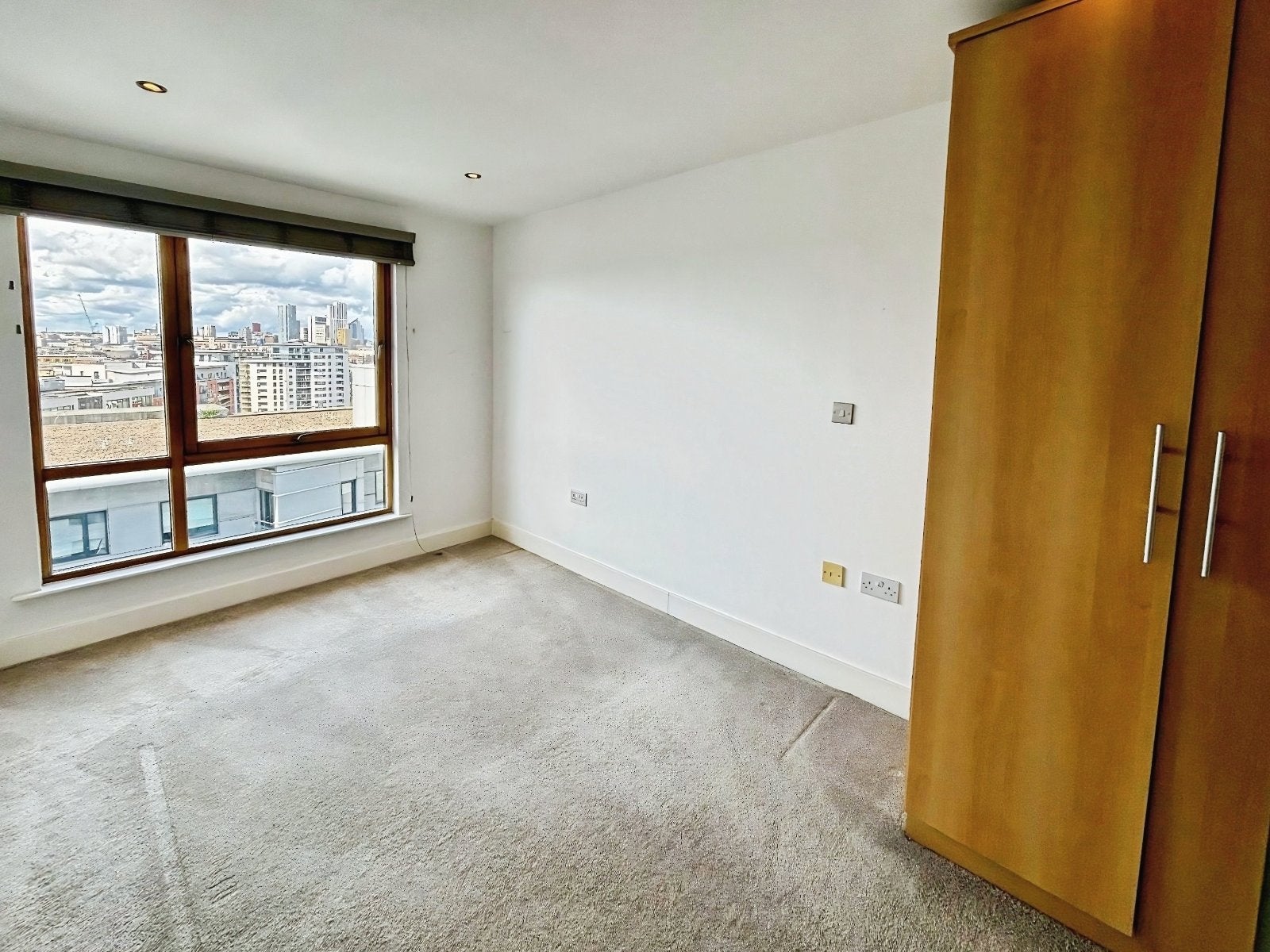 Flat Armouries Drive in Leeds