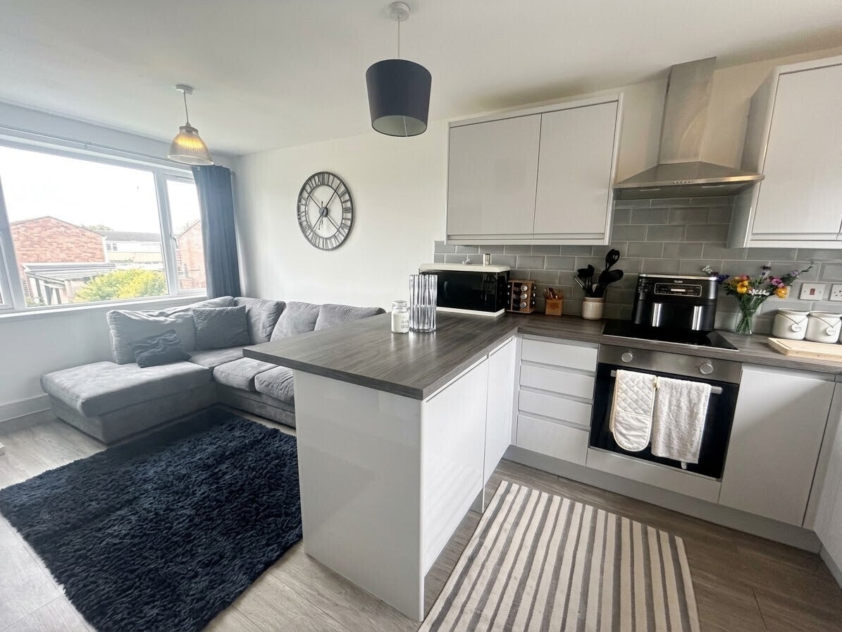 Flat Delves Crescent in North Warwickshire